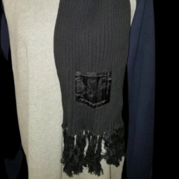 Guess black. pocket muffler - Picture 3 of 4